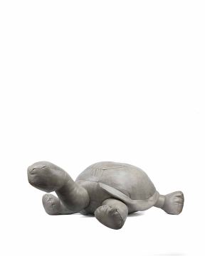DECORATIVE FIGURINES