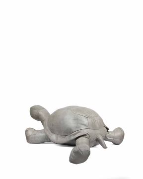 DECORATIVE FIGURINES